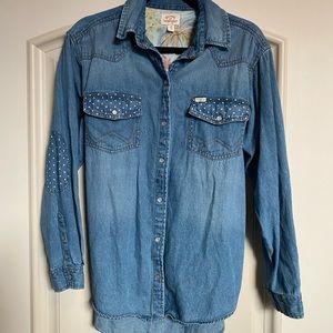 Jean button down Wrangler top.